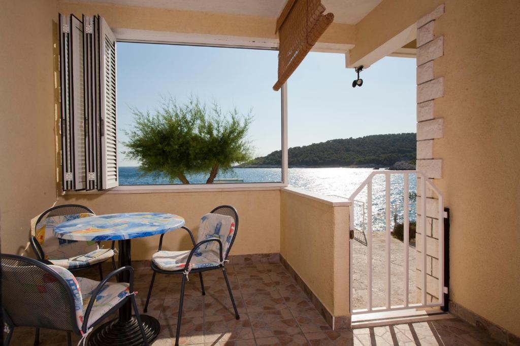 Superb Beachfront Luxury Seaview With Private Beach Milna  Exterior photo