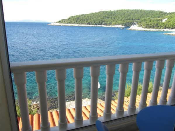 Superb Beachfront Luxury Seaview With Private Beach Milna  Exterior photo